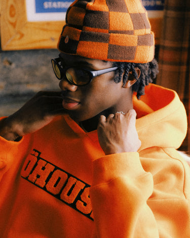 Orange öhouse beanie på herre