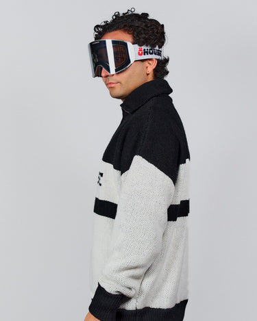 Sølv A.Kjærbede skibriller med öhouse logo i hvid elastik fra siden på herremodel