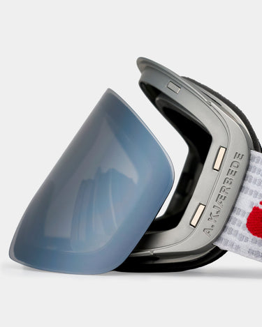 Sølv A.Kjærbede skibriller med öhouse logo i hvid elastik - detaljebillede